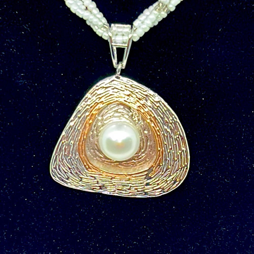 Beautiful Silver & White Necklace - Picture 2 of 3
